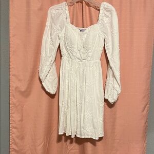 Elegant White Long Sleeve Dress